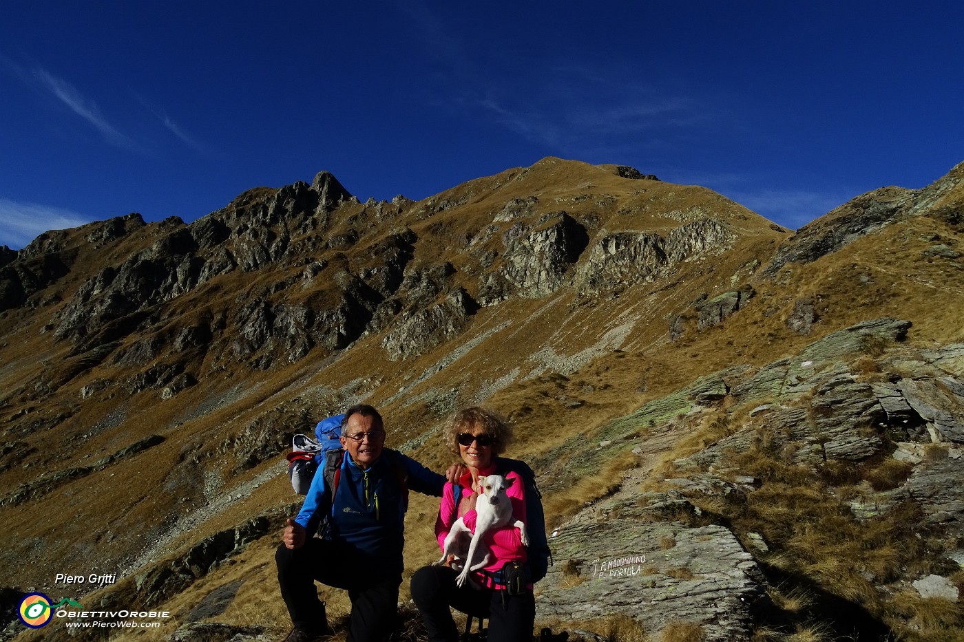 45 Al centro sopra di noi la cima del Madonnino .JPG